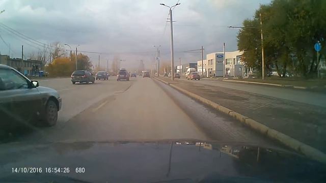 Опасное вождение (перестроение) на большой скорости смотреть онлайн