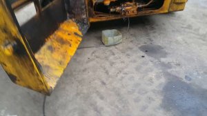 Погрузчик UNC 060 как отрегулировать давление .