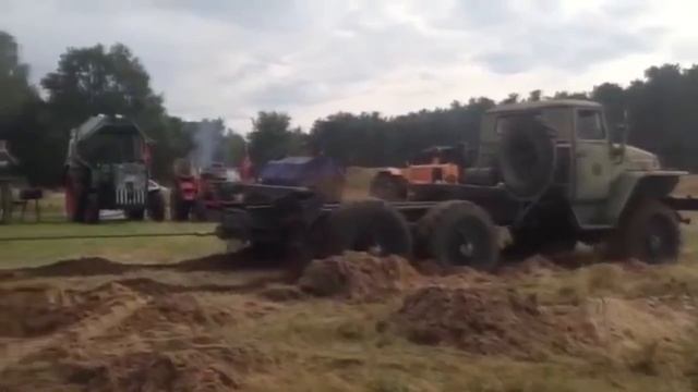 Кто кого. Урал 375 vs Трактор Blasdorf смотреть онлайн