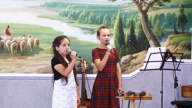 "Молюсь я утром, перед сном." Поёт Милена и Эвелина. смотреть онлайн