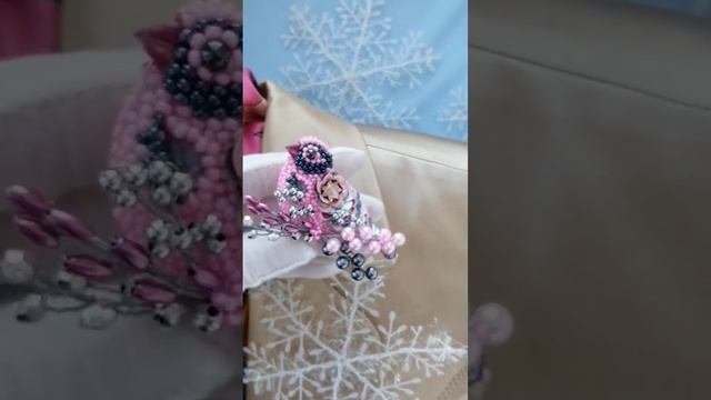 A gift to a woman Bird Brooch Pin. Рожева брошка пташка з бісеру подарунок жінці ??? смотреть онлайн