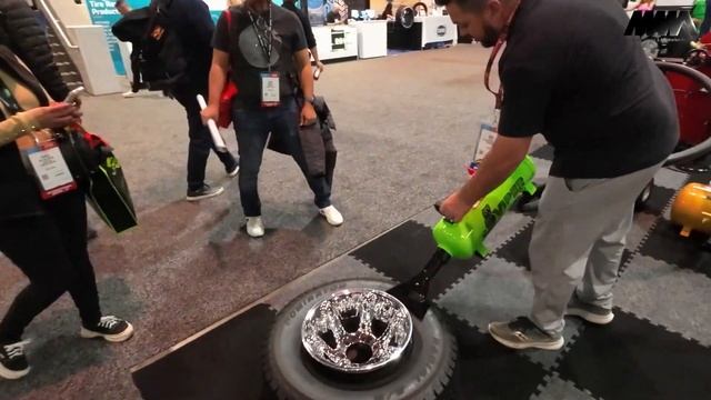 Day 2 SEMA Show 2023 Coverage, HOONIGAN Area Edan!!! смотреть онлайн