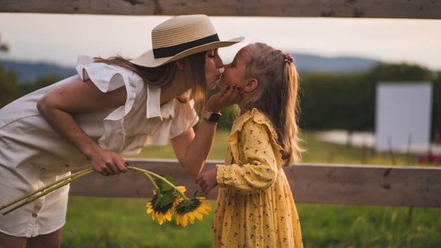 День мамы | О нашей маме (1Ж) смотреть онлайн