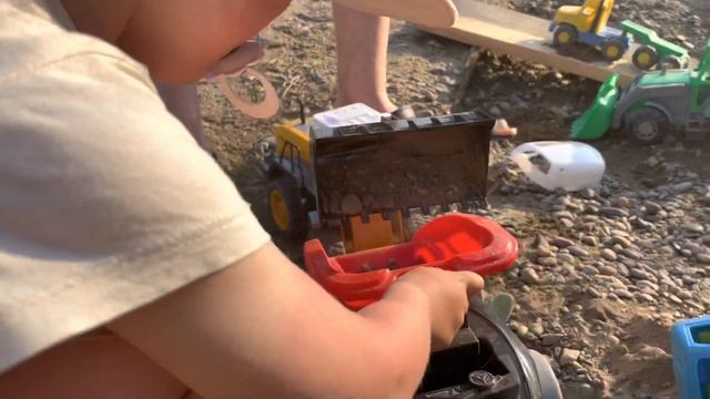 САМЫЙ ПЕРВЫЙ ВЛОГ ВАСЯНА. Бульдозер.