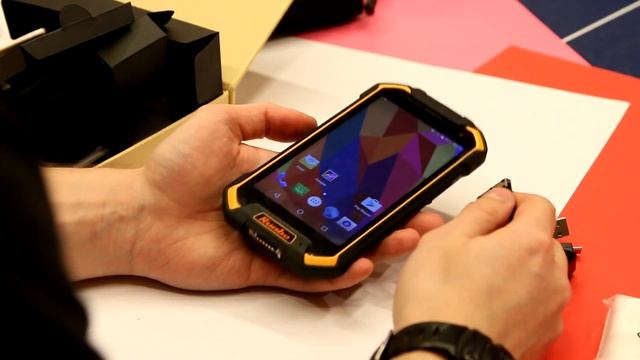 Runbo F1 Magnetic - видео ответы для клиентов (прошивка, камера, аксессуары) смотреть онлайн