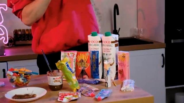 Приготовили ТРИ огромных милкшейка ! Коктейли из Мальтизерс, MilkyWay, M&M's ! смотреть онлайн