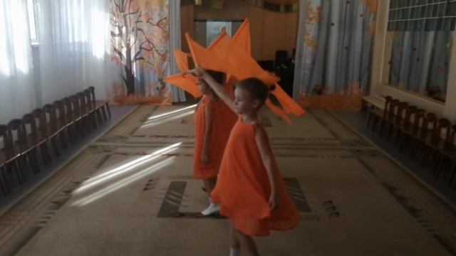 танец с полотнами "Чародей листопад" смотреть онлайн