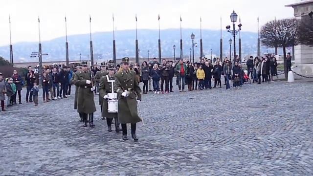 Развод караула у Королевского дворца в Будапеште! смотреть онлайн