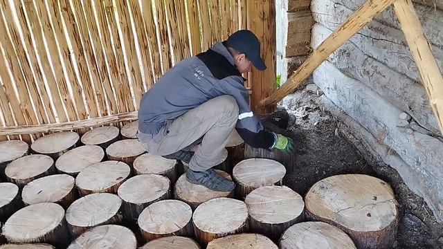 Дровник из дров