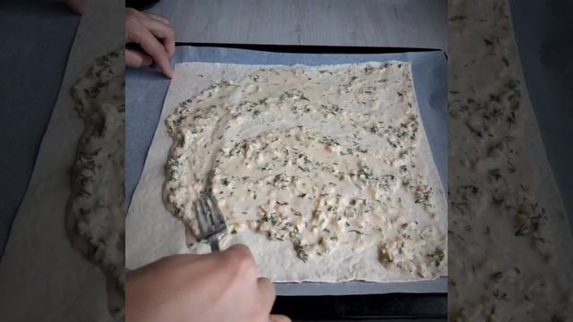 ЧИПСЫ ИЗ ЛАВАША. С СЫРОМ, ЧЕСНОКОМ и ЗЕЛЕНЬЮ. смотреть онлайн