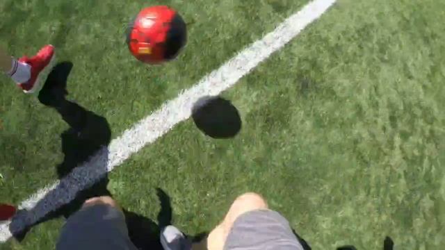 Работа ног Прохора Полтапова во время игры в футбол на тренировке «Звезды» смотреть онлайн