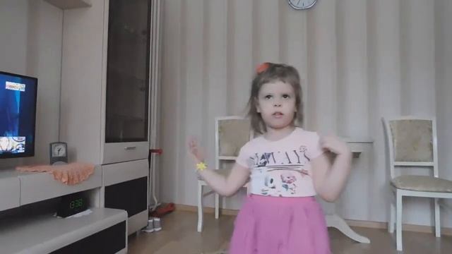 Красивые танцы! Анечка весело танцует четыре танца!Четыре образа!  Детский канал!  Выбирай лучший!
