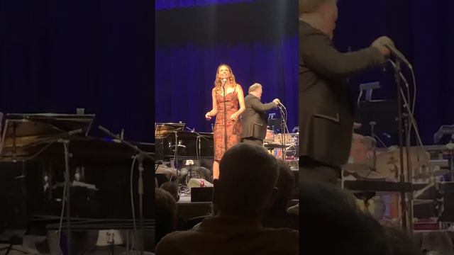 Sutton Foster singing “Cockeyed Optimist/Everybody Says Don’t/Say Yes” смотреть онлайн