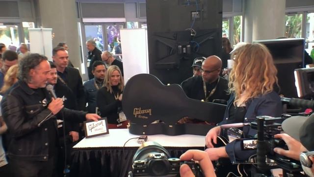 NAMM 2019: Gibson launches Chuck Berry 350T смотреть онлайн