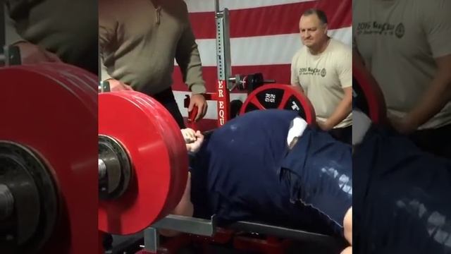 Биу Мур (США) , жим узким хватом - 232 кг, атлету 50 лет ! смотреть онлайн