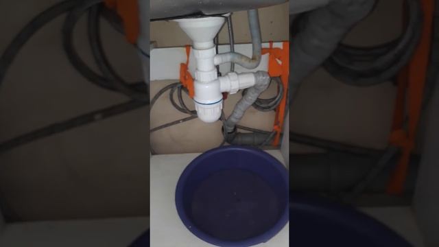 Замена сантехнической прокладки.Рукомойник