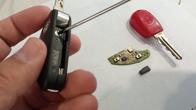 How to replace car keys battery and synchronisation. How the immobilizer chip works. смотреть онлайн