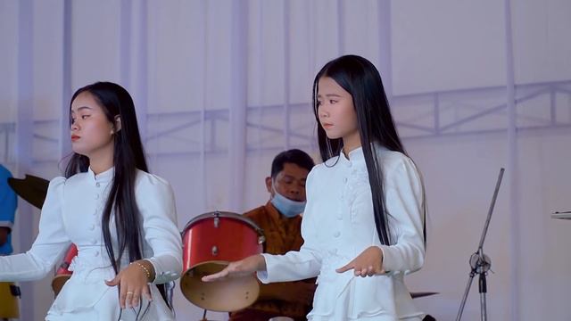 ក្រុមស្វាយសៀមចាស់ច្រៀងរាំនៅវត្តតាមុឺន / Team Trà Vinh qua múa hát tại chùa Tà Mơn смотреть онлайн