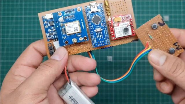 Arduino Gps And Gsm Based location Tracking System | Women Safety Device Small Version смотреть онлайн