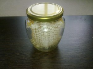 Сотовый мёд в банках .mp4