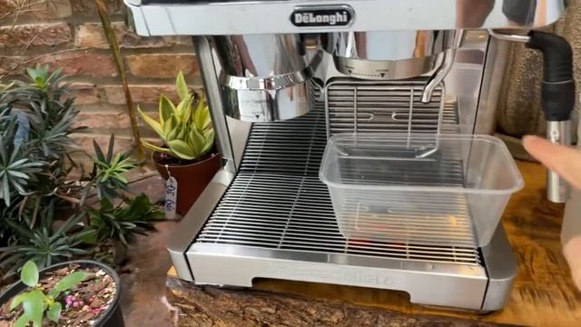 Vệ sinh máy DeLonghi La Specialista EC 9355.M смотреть онлайн