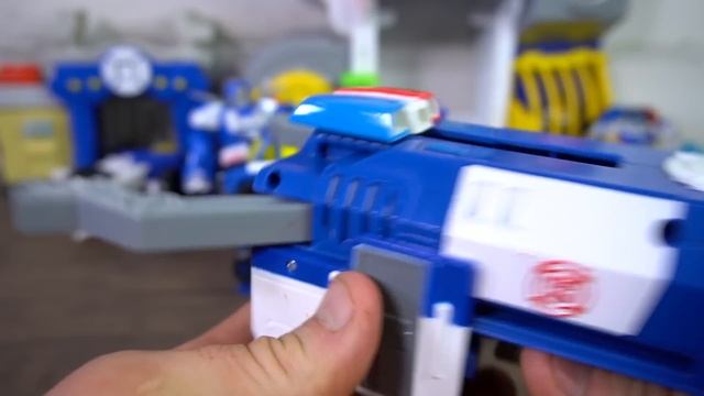 Transformers Rescue Bots Academy Chase the Police Bot Collection and New Cruiser Race Car! смотреть онлайн