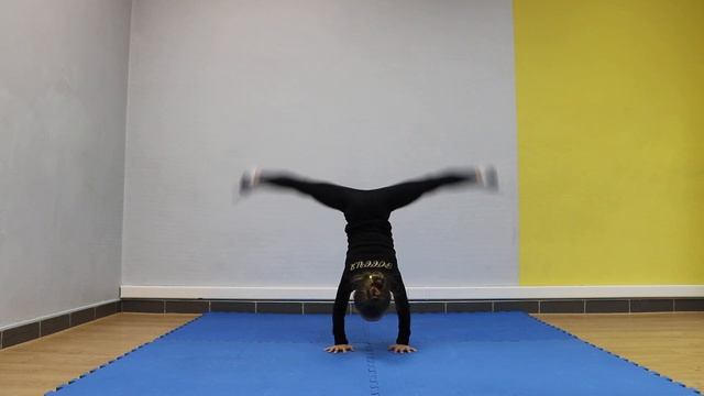 Наибольшее количество силовых выходов в стойку (спичаг) на полу за один подход (девочки, 5 лет) смотреть онлайн