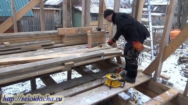 Строительство каркасного дома своими руками (ч. 24). Собираю стропильные фермы ). смотреть онлайн