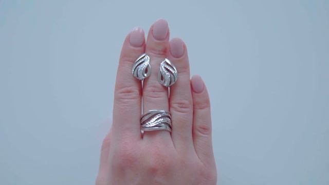 Кольцо 23012832-5 и серьги 33012832-5 смотреть онлайн