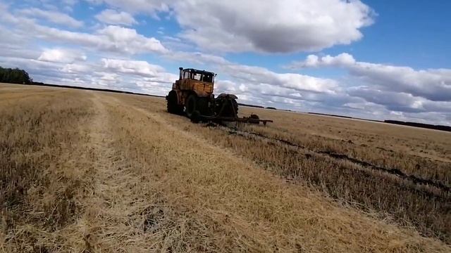 К-700, с ДВИГАТЕЛЕМ НД-3... Пашем зябь после уборки зерновых... Tillage In Asia