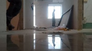 Ходить по свеже уложенной плитке можно сразу после её укладки. При соблюдении рекомендаций.