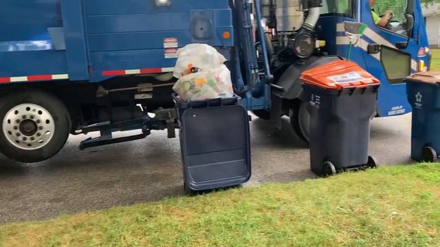 Republic Services Mack Heil Python on Trash Pick up on Tuesday Route смотреть онлайн