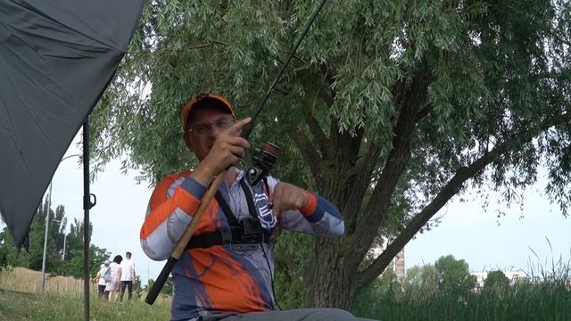 Лещи в городском озере!!! Очередная удачная рыбалка Дяди Фёдора на фидер. смотреть онлайн