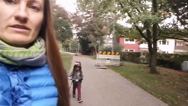 Оладьи из яблок? /Кто поцарапал машину во дворе ? смотреть онлайн