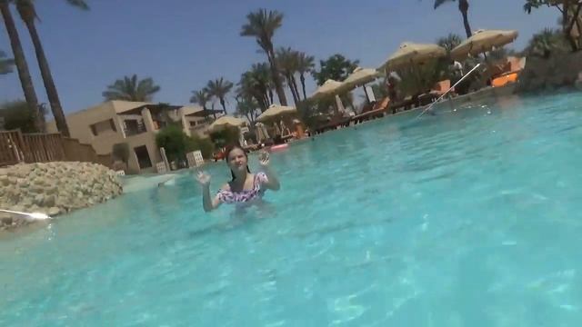 Египет Шарм эль Шейх ЖАРА 40°С | The Grand Hotel Sharm El Sheikh 5* | В ресторан с своим стулом! смотреть онлайн