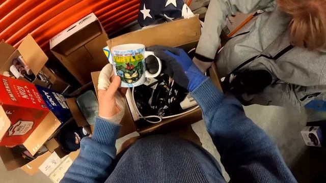 Нашел Шокер в контейнере фаната Элвиса. Жена была в шоке!!! смотреть онлайн