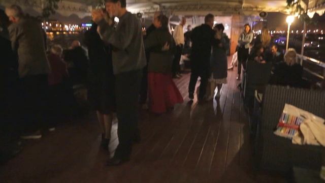Ночной Санкт-Петербург. Милонга на корабле Tango Travel смотреть онлайн