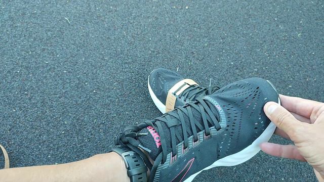 Обзор распаковка беговых кроссовок с карбоном JOMA R.3000 смотреть онлайн