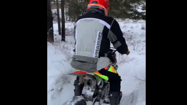 Весёлая компания + мотоцикл + зима)) смотреть онлайн