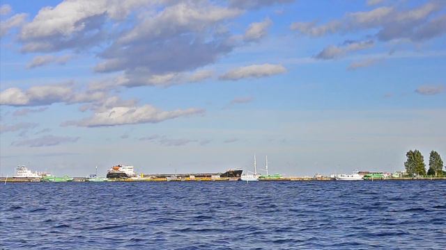 Pier with ships in Seaport Petrozavodsk смотреть онлайн