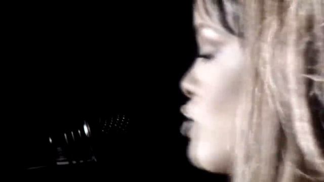 Rihanna‘s Most Emotional Performance Of Love On The Brain