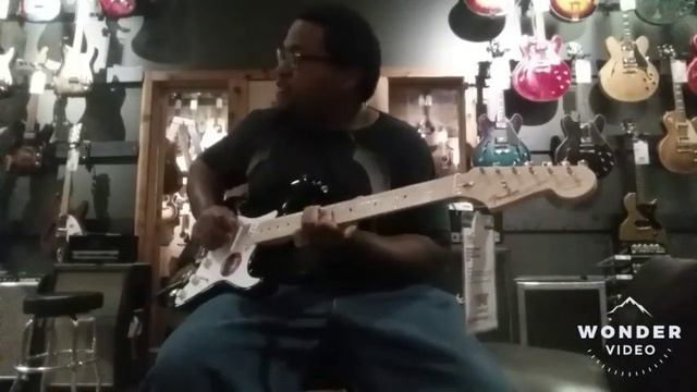 Playing a Fender Artist Series Eric Clapton Stratocaster at Guitar Center in Las Vegas, NV (Part 3) смотреть онлайн