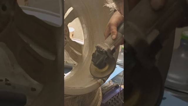 Ремонт трещины литого диска BMW смотреть онлайн