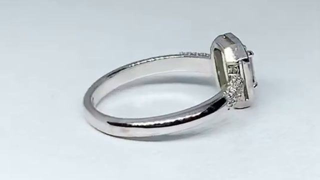 Золотое кольцо с бриллиантами