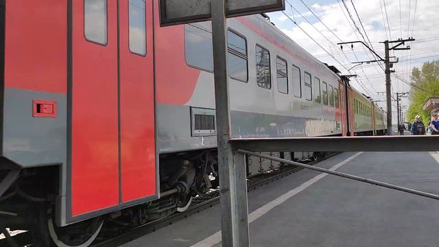 Электропоезд ЭП2Д-0093 отправляется с о.п. Совхоз Бердский смотреть онлайн