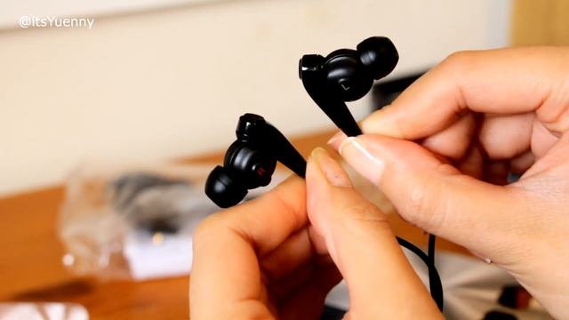 Unboxing: Sony Walkman NWZE585 | Yuenny Lam смотреть онлайн