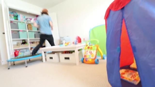 Neighbor Won't Wakeup!! Adley & Dad play pretend Town! Pet Store! Vet Doctor! Food Store! and More! смотреть онлайн