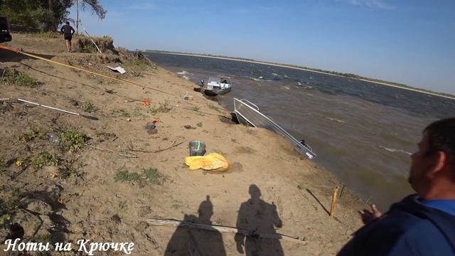 Рыбалка и шторм на Волге, затопленная лодка, Басма, сазан в Октябре, рыбалка, рыбалка на реке Волга смотреть онлайн