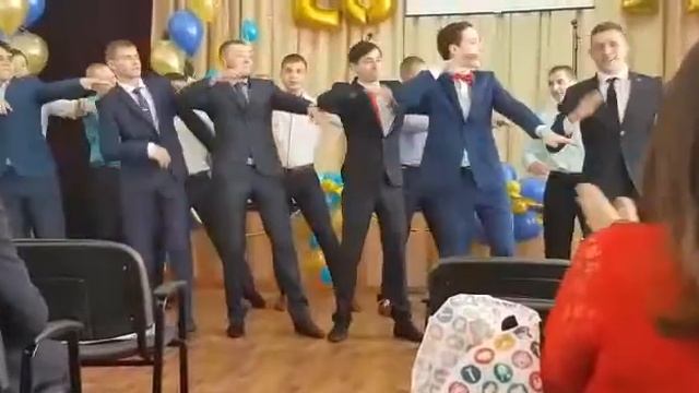 Флешмоб. Выпускной 2017 смотреть онлайн