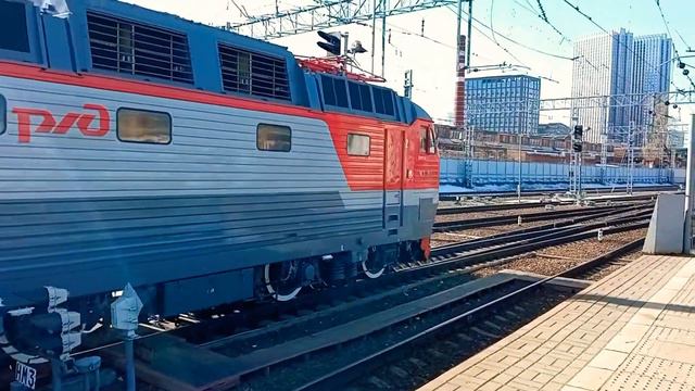 чс7-261 уезжает с Белорусского вокзала смотреть онлайн